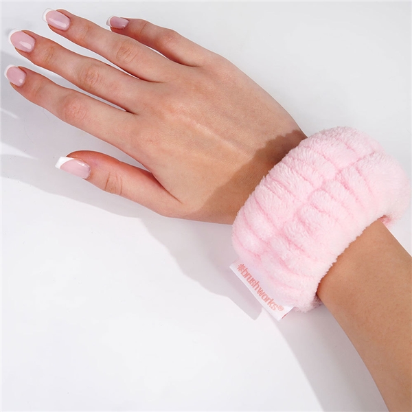Brushworks Microfibre Wrist Wash Bands (Picture 2 of 4)