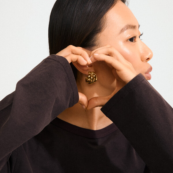 26253-2033 Damia Earrings (Picture 4 of 4)
