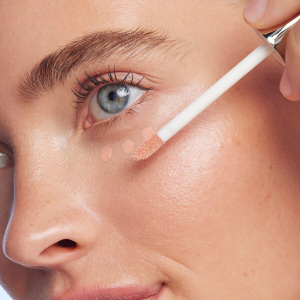 Merveillance Lift Eye Lighter Serum (Picture 2 of 5)
