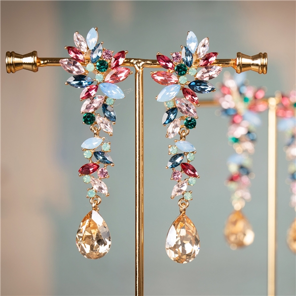BLUSH Soireé Earring (Picture 2 of 2)