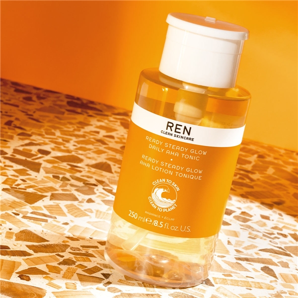 REN Radiance Ready Steady Glow Daily AHA Tonic (Picture 4 of 7)