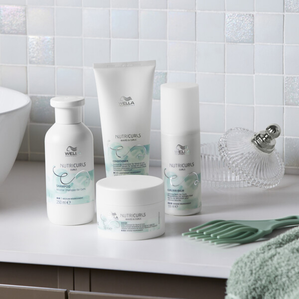 Nutricurls Detangling Conditioner - Waves & Curls (Picture 4 of 5)